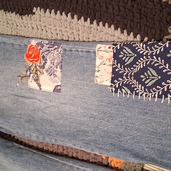 Sundance Light Blue Jeans with Floral Patchwork - Picture 3 of 10